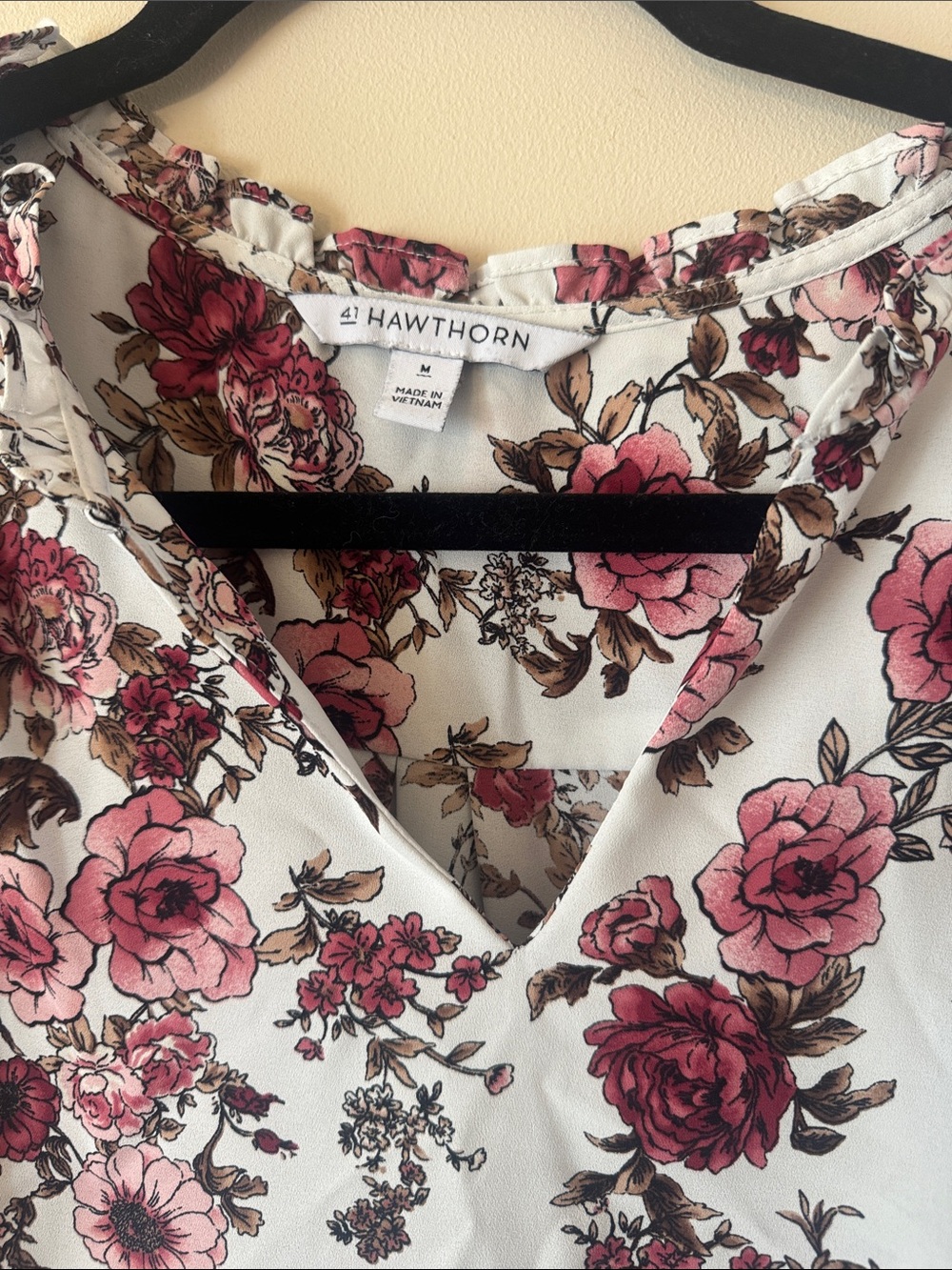 41 Hawthorn Rose Floral V-Neck Blouse in White and Rose - Picture 2 of 3